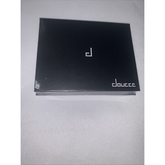 Doucce On The Go Palette - 4 Eyeshadows; 1 Highlighter; 1 Blush - SEALED Package - Picture 2 of 8